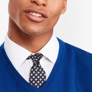 Brooks Brothers V-Neck Extra Fine 100% Marino Wool. Size - Large.